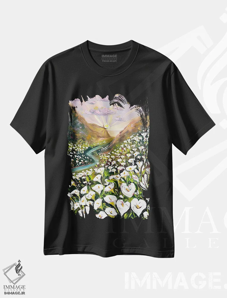 تیشرت مشکی طرح دار درهٔ گل کالالاله، هنر فاخر معاصر اثر لیزا الی | immage.ir