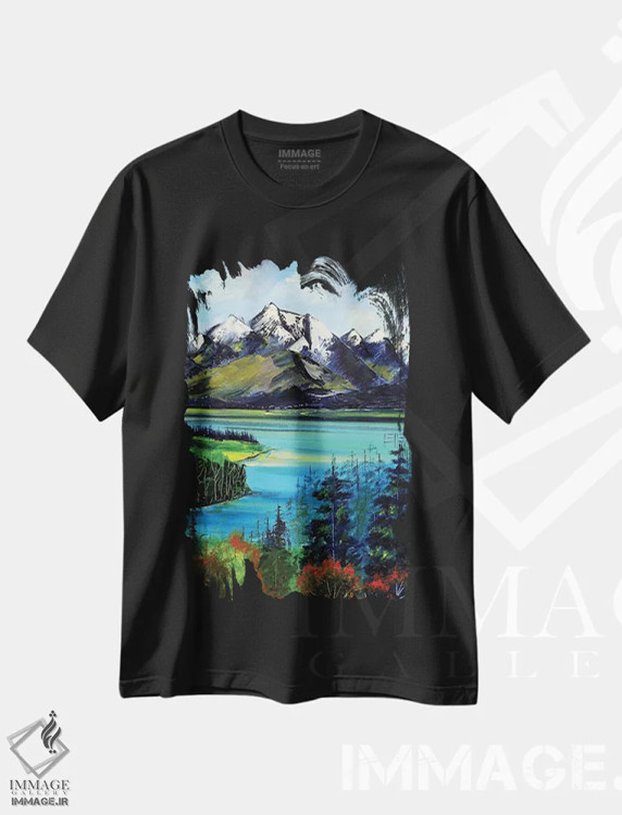 تیشرت مشکی طرح دار ائوراکی، دکور کلبه و لژ اثر لیزا الی | فروشگاه ایماژ