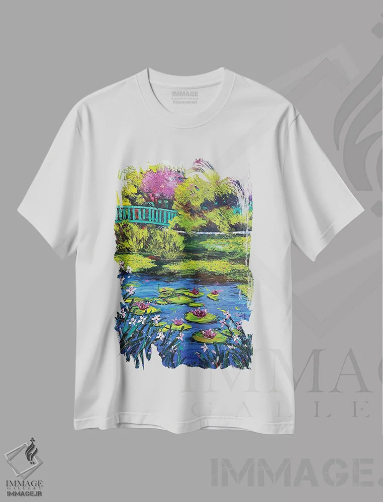 تیشرت سفید طرح دار باغ نیلوفر آبی، هنر فاخر معاصر اثر لیزا الی | immage.ir