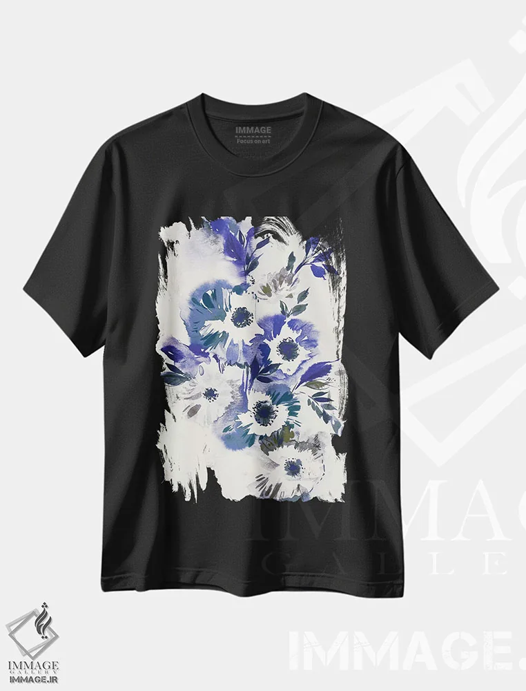 تیشرت مشکی طرح دار دسته گل آبی II، تزئینی اثر لسیا بینکین | immage.ir