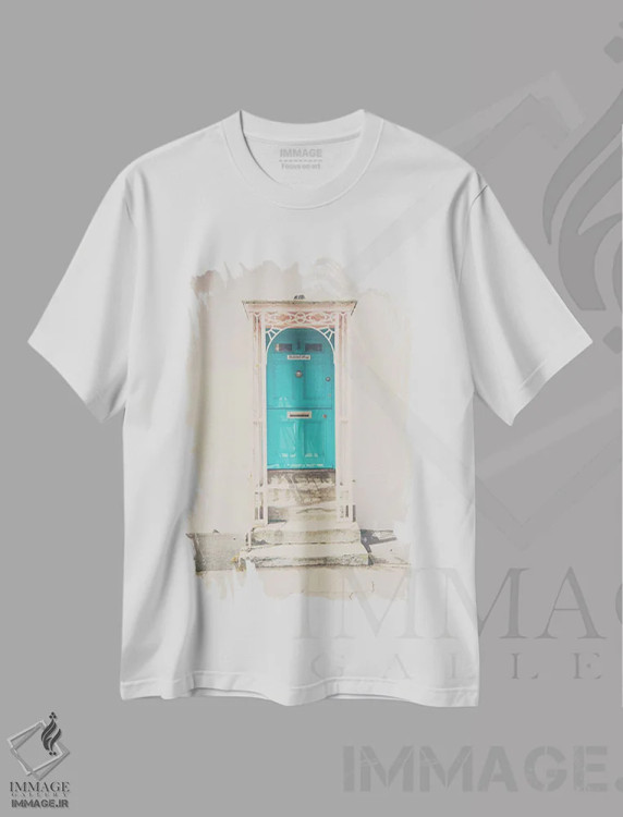 تیشرت سفید طرح دار در سبز نعنایی و ساختمان صورتی، تزئینی اثر لورا ایوانز | فروشگاه ایماژ
