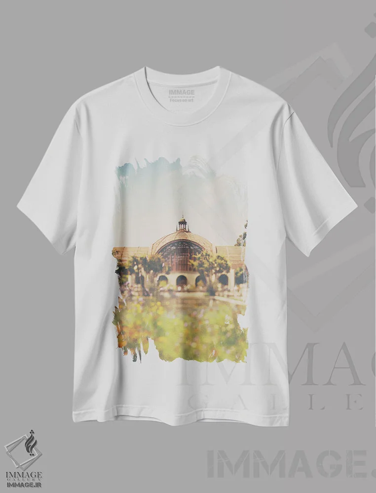 تیشرت سفید طرح دار همه خمیدگی ها، تزئینی اثر لورا ایوانز | immage.ir