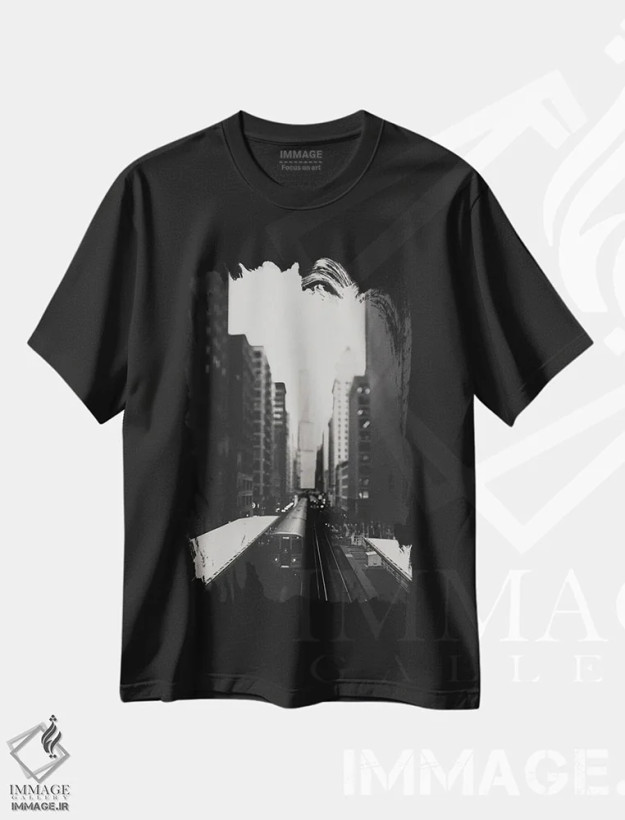 تیشرت مشکی طرح دار قطار L در منطقه ساوت لوپ شیکاگو، عکاسی سیاه و سفید اثر لورا ایوانز | فروشگاه ایماژ