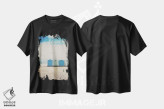 تیشرت مشکی طرح دار کلبه های ساحلی چرموس، دکور ساحلی اثر لورا ایوانز | immage.ir