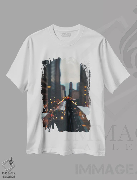 تیشرت سفید طرح دار قطار L در منطقه ساوت لوپ شیکاگو II، تزئینی اثر لورا ایوانز | فروشگاه ایماژ