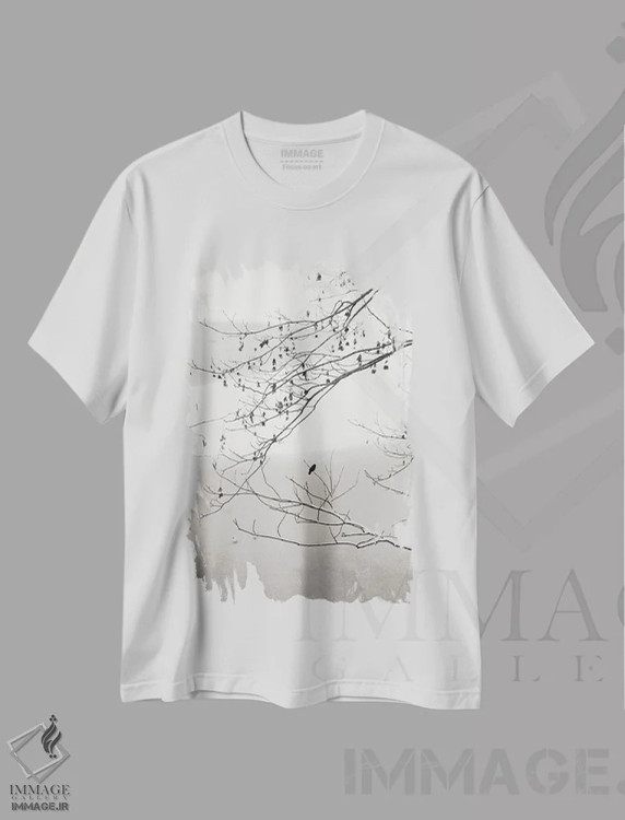 تیشرت سفید طرح دار روی تالاب یخ زده، مدیوم اثر لنا وایسبک | immage.ir