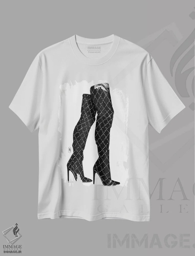 تیشرت سفید طرح دار چکمه های بلند براق، تزئینی اثر لا فَم ژوژو | فروشگاه ایماژ