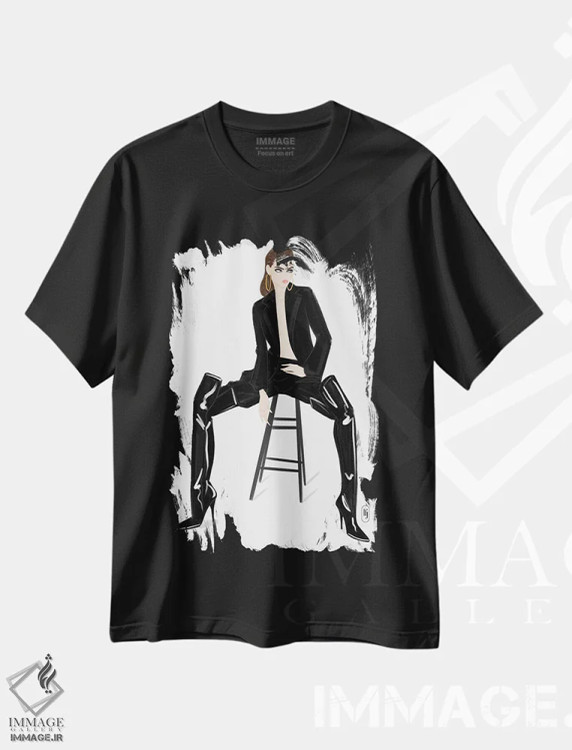 تیشرت مشکی طرح دار چکمه های چرمی مشکی، مدیوم اثر لا فَم ژوژو | فروشگاه ایماژ