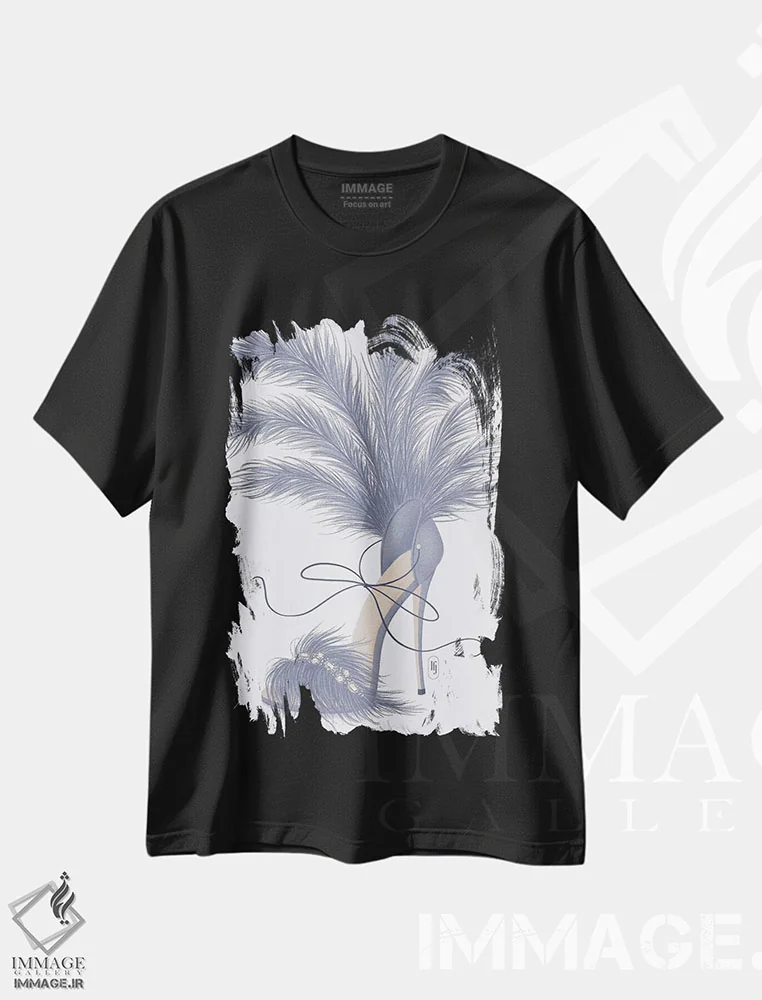 تیشرت مشکی طرح دار کفش با پرهای یاسی، مدیوم اثر لا فَم ژوژو | immage.ir