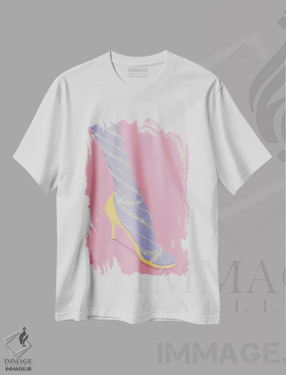 تیشرت سفید طرح دار کفش های درخشان، مدیوم اثر لا فَم ژوژو | immage.ir