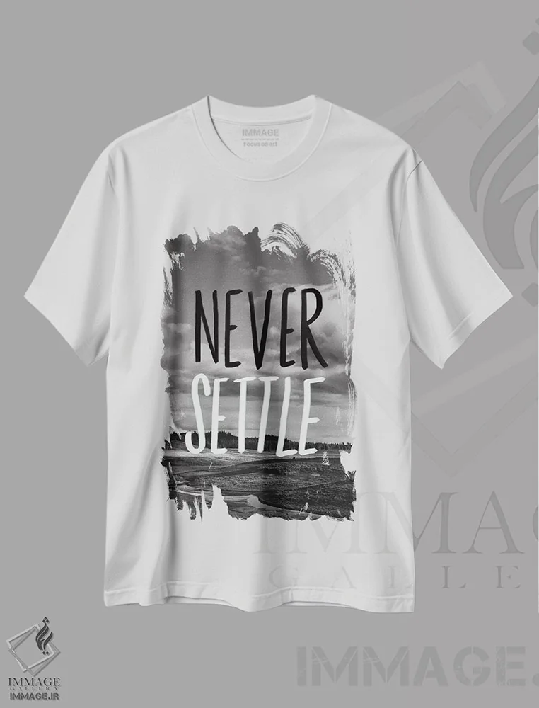 تیشرت سفید طرح دار هرگز قانع نشو، هنر تزئینی سیاه و سفید اثر لیا فلورس | immage.ir