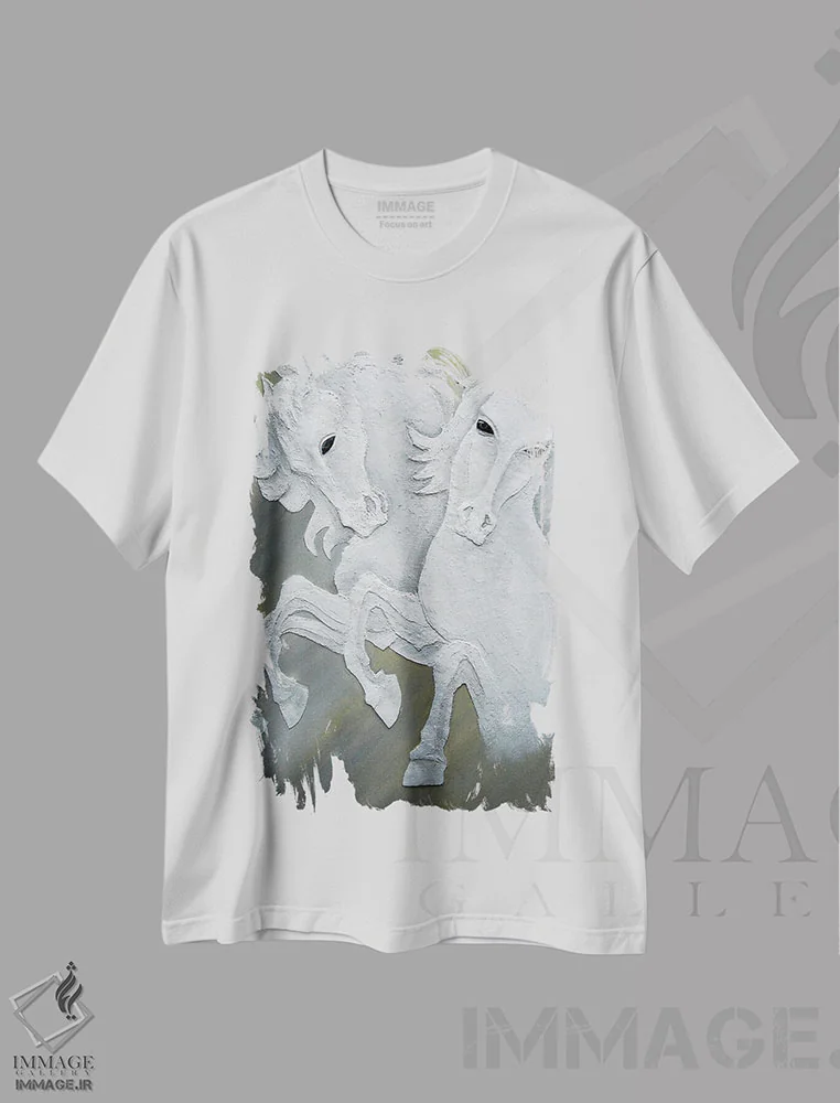 تیشرت سفید طرح دار دو اسب، مدیوم اثر آلا گرانده | immage.ir