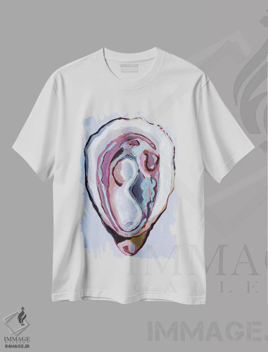 تیشرت سفید طرح دار صدف در رنگ های پاستلی، هنر فاخر معاصر اثر لورِل گرینفیلد | فروشگاه ایماژ