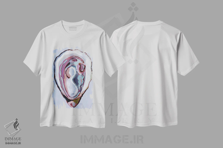 تیشرت سفید طرح دار صدف در رنگ های پاستلی، هنر فاخر معاصر اثر لورِل گرینفیلد | فروشگاه ایماژ