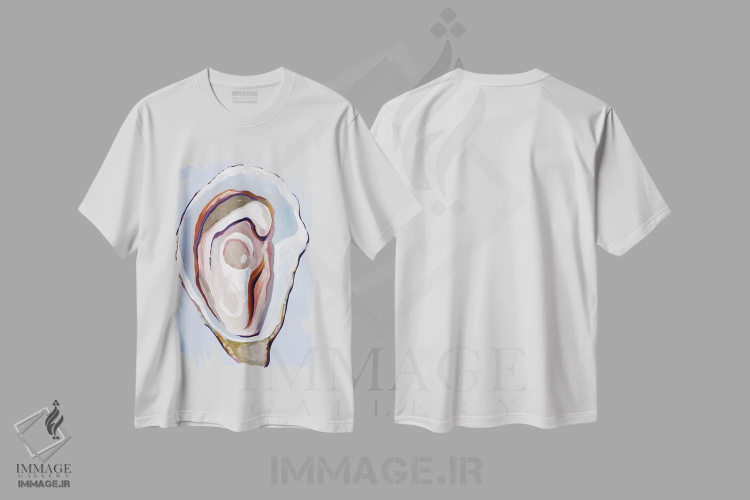 تیشرت سفید طرح دار صدف در رنگ های خنثی طبیعی، هنر فاخر معاصر اثر لورِل گرینفیلد | immage.ir