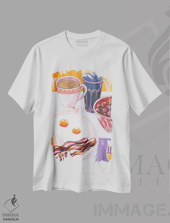 تیشرت سفید طرح دار تخم مرغ و بیکن، تزئینی اثر لورِل گرینفیلد | immage.ir