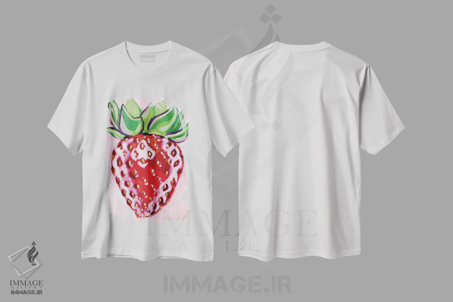 تیشرت سفید طرح دار توت فرنگی روی زمینه صورتی، مدیوم اثر لورِل گرینفیلد | immage.ir