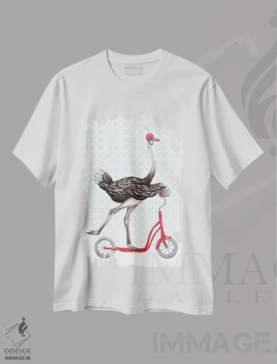 تیشرت سفید طرح دار شترمرغ روی دوچرخه، تزئینی اثر آملی لگو | immage.ir