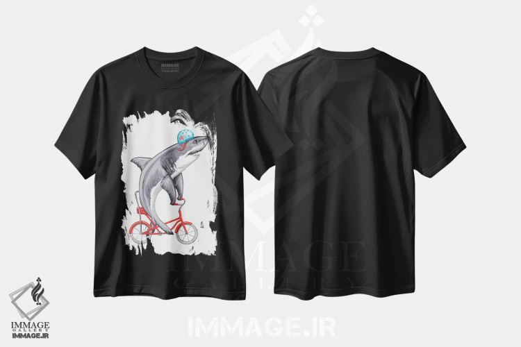 تیشرت مشکی طرح دار کوسه روی دوچرخه، تزئینی اثر آملی لگو | immage.ir