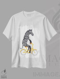 تیشرت سفید طرح دار گورخر دوچرخه سوار، تزئینی اثر آملی لگو | immage.ir