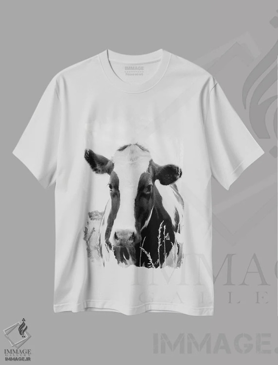 تیشرت سفید طرح دار در چراگاه، عکاسی سیاه و سفید اثر لارس فان ده خور | فروشگاه ایماژ