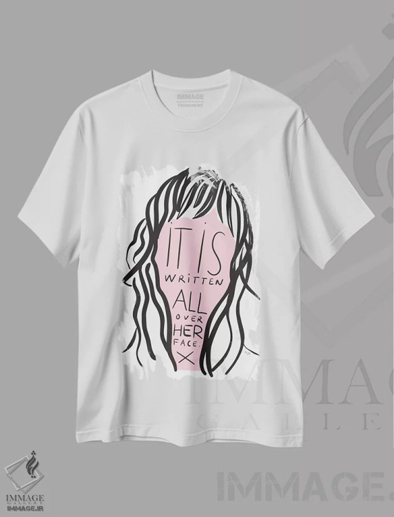 تیشرت سفید طرح دار همه چیز در چهره اش نوشته شده، تزئینی اثر لیندا گوبتا | فروشگاه ایماژ