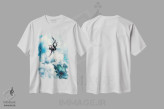 تیشرت سفید طرح دار موج سواری بهشتی، دکور ساحلی اثر سو بنگ لیم | immage.ir