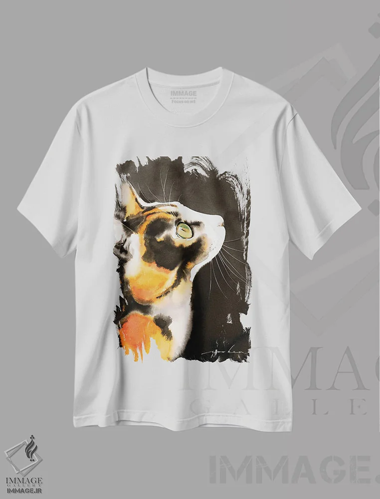تیشرت سفید طرح دار نگرنده شبانه، دکور معاصر اثر سو بنگ لیم | immage.ir