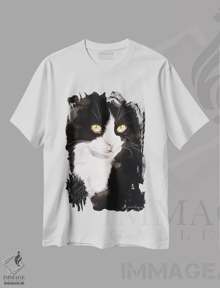 تیشرت سفید طرح دار پرتره من... اوو، مدیوم اثر سو بنگ لیم | immage.ir
