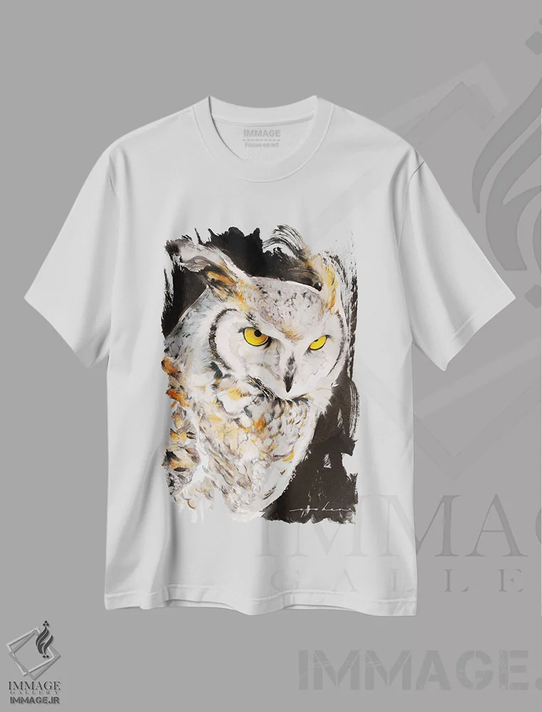 تیشرت سفید طرح دار جغد اسرارآمیز، دکور معاصر اثر سو بنگ لیم | فروشگاه ایماژ