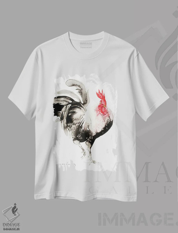 تیشرت سفید طرح دار راه رفتن نمایشی خروس، دکور معاصر اثر سو بنگ لیم | فروشگاه ایماژ