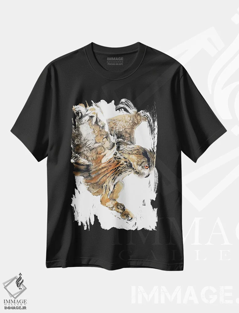 تیشرت مشکی طرح دار شکار جغد، دکور کلبه و لژ اثر سو بنگ لیم | immage.ir