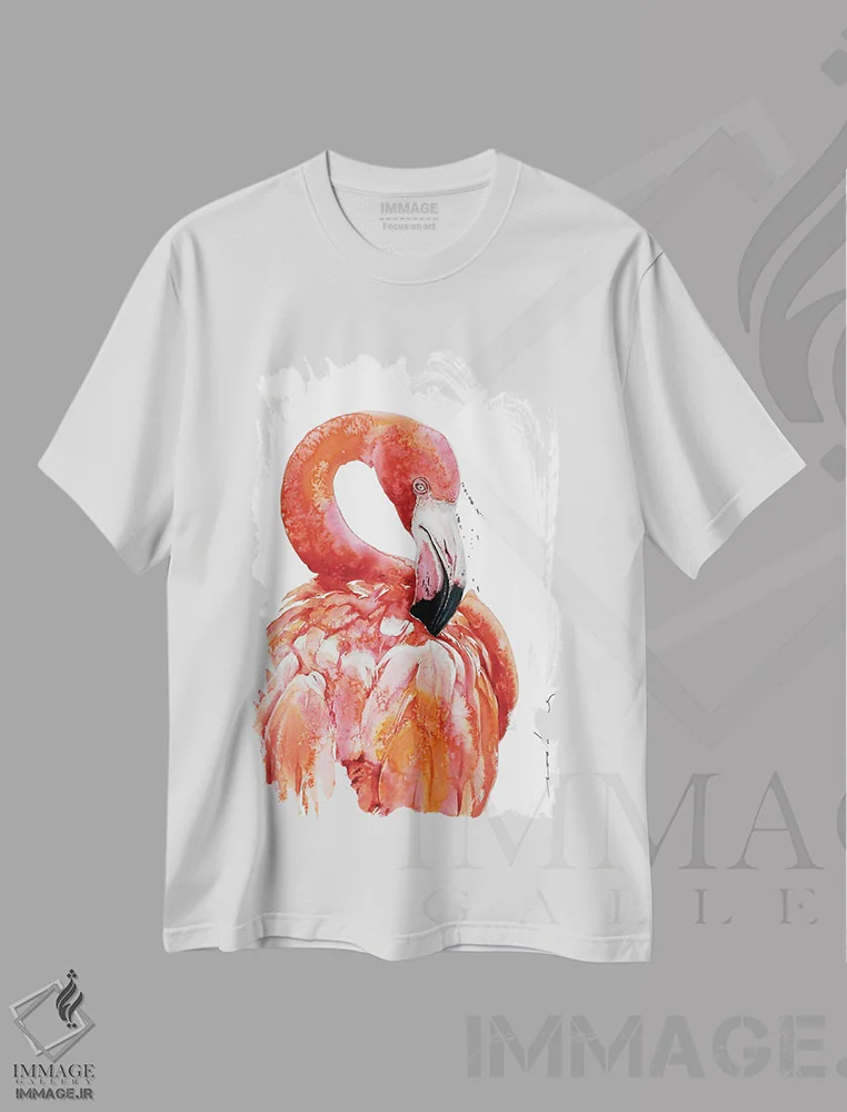 تیشرت سفید طرح دار جذابیت فلامینگو، دکور ساحلی اثر سو بنگ لیم | immage.ir