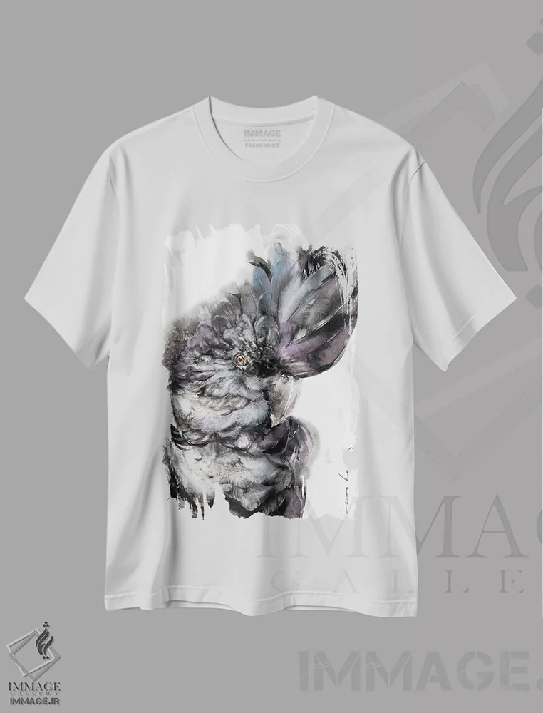تیشرت سفید طرح دار شکوه تاج کاکاتو، دکور معاصر اثر سو بنگ لیم | immage.ir