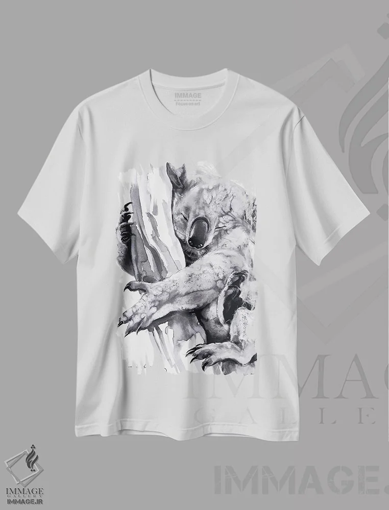 تیشرت سفید طرح دار آغوش کوالا ۲، هنر تزئینی سیاه و سفید اثر سو بنگ لیم | immage.ir