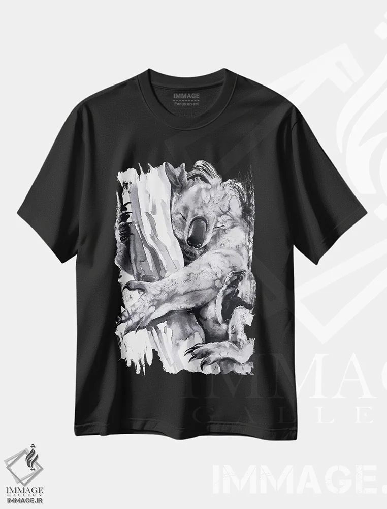 تیشرت مشکی طرح دار آغوش کوالا ۲، هنر تزئینی سیاه و سفید اثر سو بنگ لیم | فروشگاه ایماژ