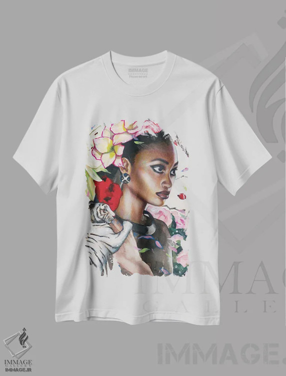 تیشرت سفید طرح دار ما در زمستان رؤیا می بینیم یک، هنر آمریکایی آفریقایی تبار اثر لیوبا برکنر | immage.ir