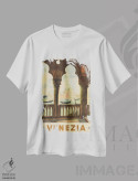 تیشرت سفید طرح دار ونیز دو، تایپوگرافی اثر هنرمند ناشناس | immage.ir