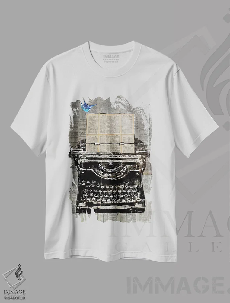 تیشرت سفید طرح دار نویسنده، دکوراسیون جایگزین اثر لوی جوور | immage.ir