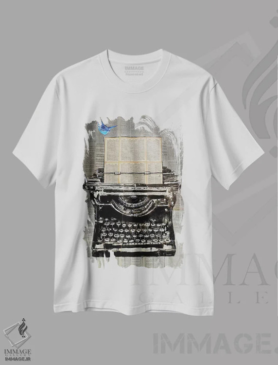 تیشرت سفید طرح دار نویسنده، دکوراسیون جایگزین اثر لوی جوور | immage.ir