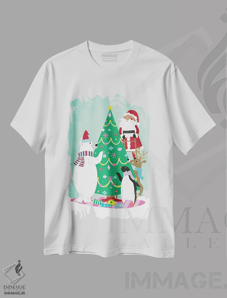 تیشرت سفید طرح دار تزئین درخت، دکور تعطیلات اثر لورا کونیندیک | immage.ir