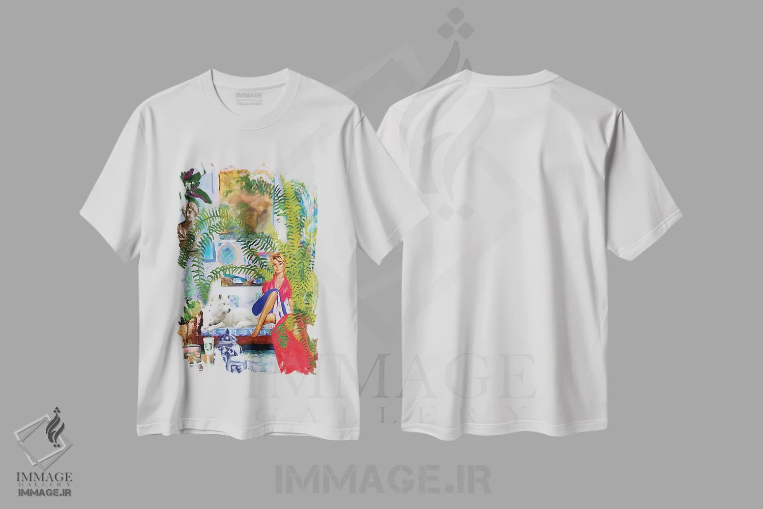تیشرت سفید طرح دار بلوند در فضای داخلی به هم ریخته، باربیکور اثر لوسی کلیمنکو | immage.ir