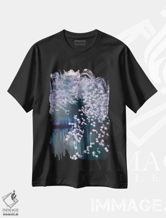 تیشرت مشکی طرح دار باغ شکوفه دار کنار برکه، هنر فاخر معاصر اثر النا لوکینا | immage.ir