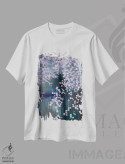 تیشرت سفید طرح دار باغ شکوفه دار کنار برکه، هنر فاخر معاصر اثر النا لوکینا | فروشگاه ایماژ