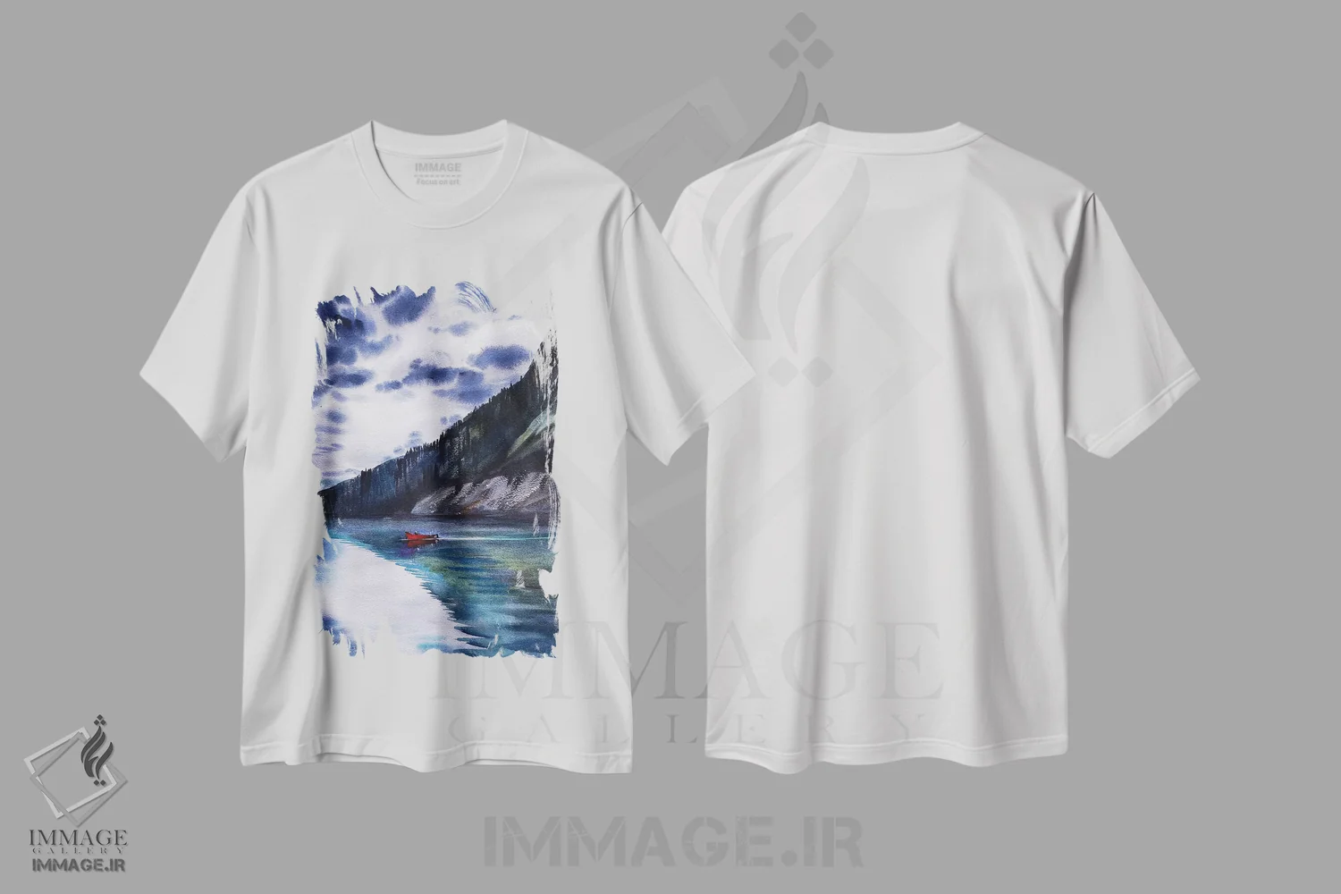 تیشرت سفید طرح دار قایق قرمز، دکور کلبه و لژ اثر لیام کوموات | فروشگاه ایماژ