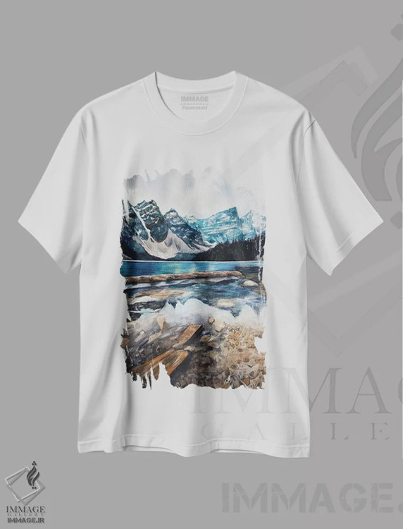 تیشرت سفید طرح دار مورین ۲، دکور کلبه و لژ اثر لیام کوموات | immage.ir