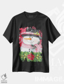 تیشرت مشکی طرح دار آدم برفی و بنت قونسول، دکور تعطیلات اثر لیزا کندی | immage.ir
