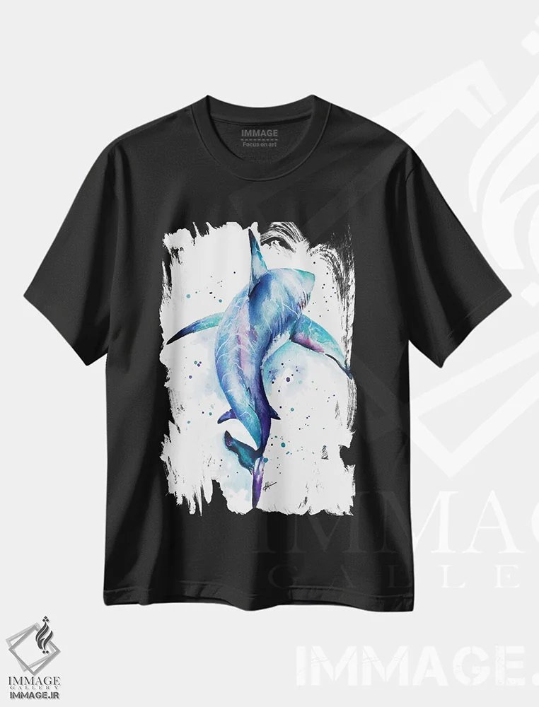 تیشرت مشکی طرح دار کوسه، مدیوم اثر لینزی کیوی | فروشگاه ایماژ