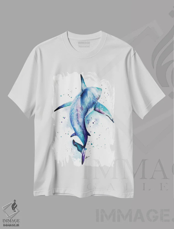 تیشرت سفید طرح دار کوسه، مدیوم اثر لینزی کیوی | immage.ir