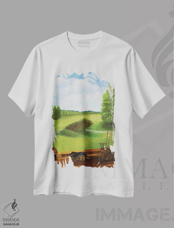 تیشرت سفید طرح دار نمای ایوان پشتی، دکور روستایی اثر شریل میلر لَکی | immage.ir